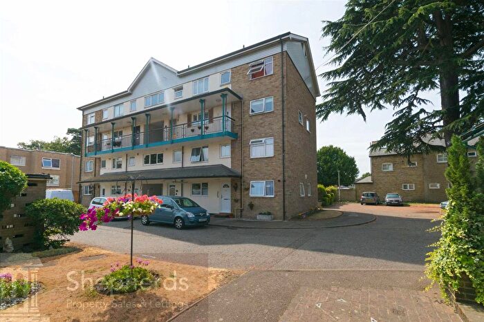 2 Bedroom Flat For Sale In Priory Close, High Street, Hoddesdon, EN11