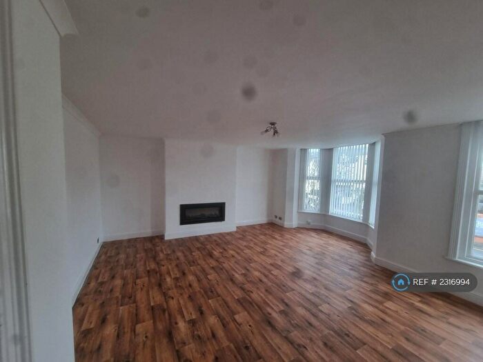 4 Bedroom Semi-Detached House To Rent In Alexandra Road, Southport, PR9