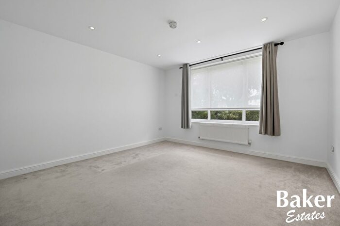 1 Bedroom Flat For Sale In Harbourer Road, Hainault, IG6
