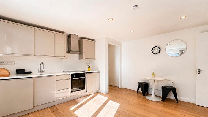 1 Bedroom Flat For Sale In Jade Close, London, E16