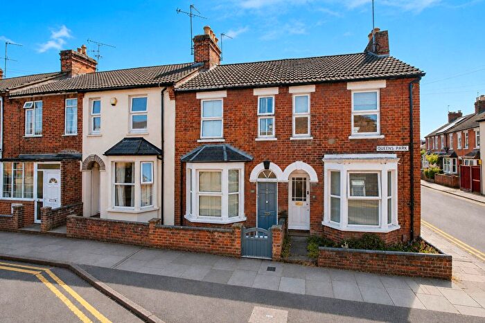 2 Bedroom Property For Sale In Queens Park, Aylesbury, HP21