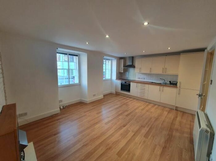 1 Bedroom Flat To Rent In High Street, Dalkeith, EH22
