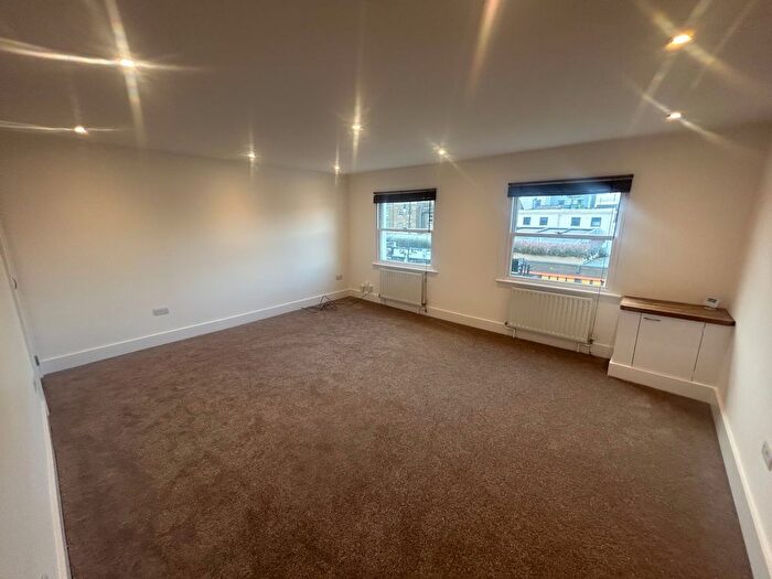 2 Bedroom Flat To Rent In Clapham High Street, London, SW4