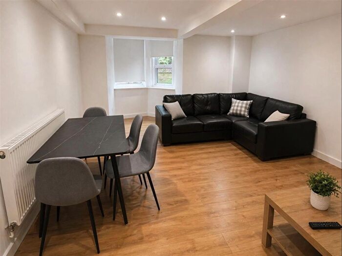 4 Bedroom Block Of Flats To Rent In Clarendon Road, Leeds, LS2