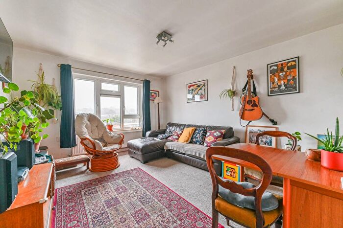 2 Bedroom Flat For Sale In Hamilton Road, West Norwood, London, SE27