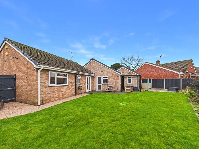 2 Bedroom Bungalow For Sale In Crown Close, Lower Broadheath, Worcester, Worcestershire, WR2