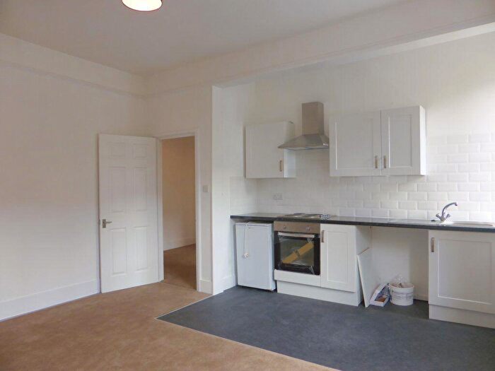 3 Bedroom Flat To Rent In Kings Mews -, P12