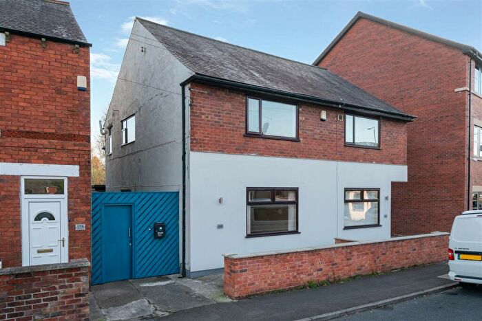 3 Bedroom Semi-Detached House To Rent In Derby Road, Chesterfield, S40