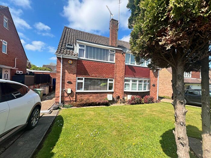 3 Bedroom Semi-Detached House To Rent In Robert Close, Potters Bar, EN6