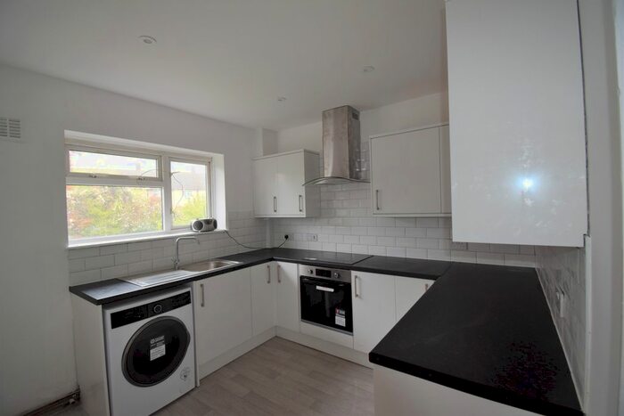 2 Bedroom Maisonette To Rent In Thirlmere Avenue, Burnham, Slough, SL1