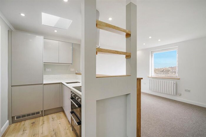 2 Bedroom Flat To Rent In Greyhound Road, London, W6