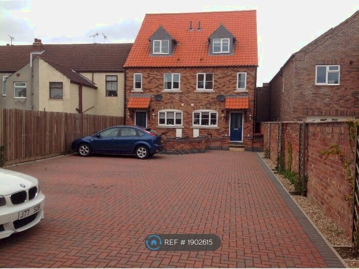 4 Bedroom Semi-Detached House To Rent In Burringham High Street, Scunthorpe, DN17