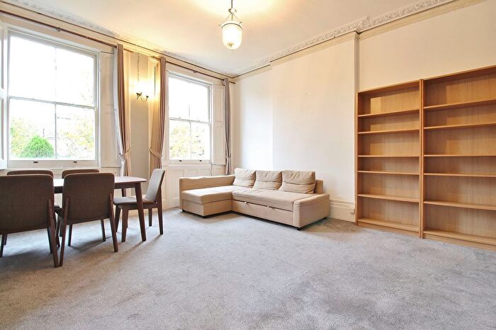 2 Bedroom Flat To Rent In The Grove, Isleworth, TW7