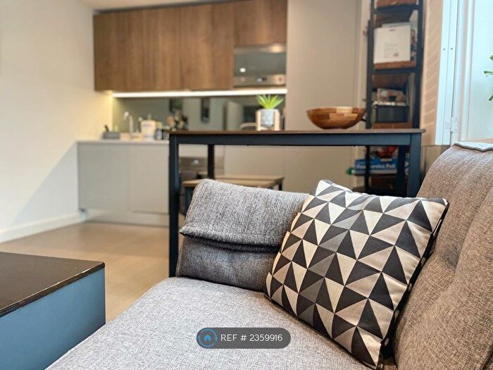 1 Bedroom Flat To Rent In Apex House, St. Albans, AL1