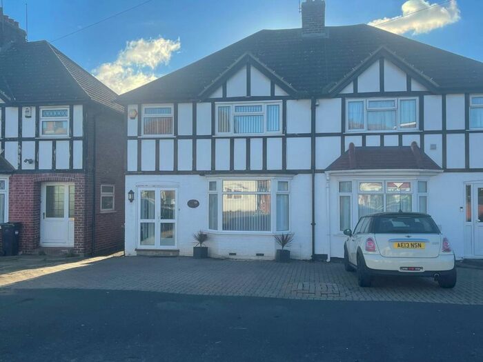 3 Bedroom Semi-Detached House To Rent In Westway, Heston, TW5