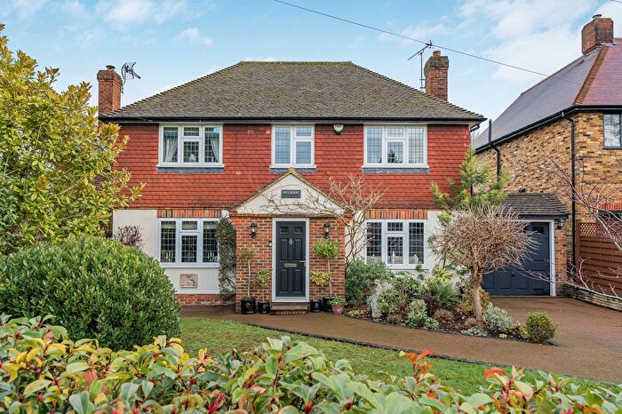 4 Bedroom Detached House For Sale In Beech Close, Effingham, Leatherhead, KT24