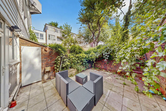 2 Bedroom Apartment To Rent In Chilton Street, Shoreditch, E2