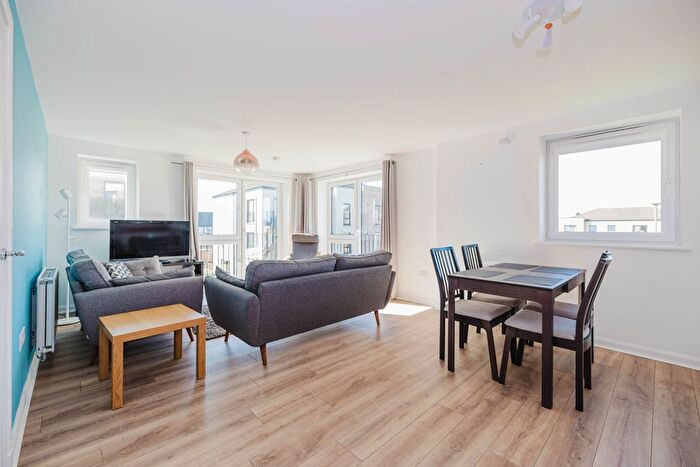 2 Bedroom Flat To Rent In Daybell Loan, South Queensferry, EH30