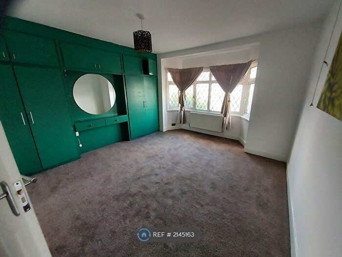 3 Bedroom Semi-Detached House To Rent In Sir Georges Road, Southampton, SO15