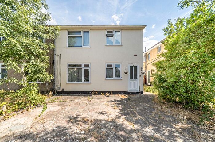 2 Bedroom Maisonette For Sale In Burr Close, Bexleyheath, DA7