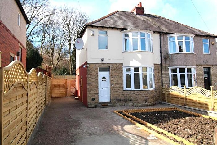 3 Bedroom Semi-detached House For Sale In Newsome Road, Huddersfield, HD4