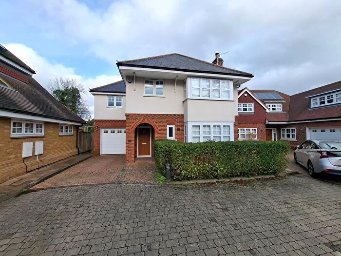 4 Bedroom Property To Rent In Ostlers Close, Hemel Hempstead, HP3