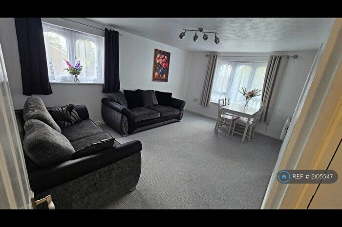 2 Bedroom Flat To Rent In Frazer Close, Romford, RM1
