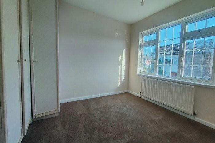 3 Bedroom Property To Rent In Plantation Drive, Orpington, BR5