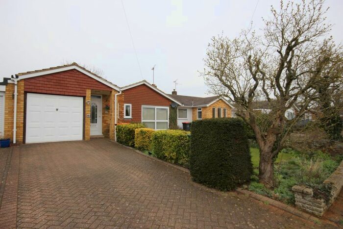 3 Bedroom Bungalow To Rent In Russell Road, Toddington, LU5