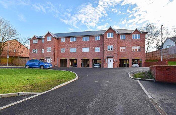 2 Bedroom Flat For Sale In Danes Court, Hengist Drive, Aylesford, ME20