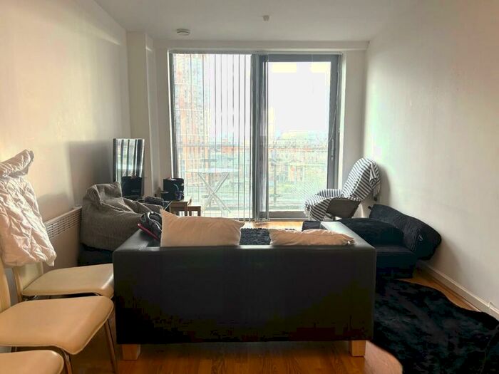 2 Bedroom Flat To Rent In Whitehall Quay, Leeds, West Yorkshire, LS1