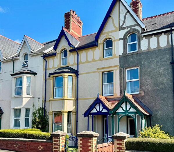 6 Bedroom House For Sale In Carrington Terrace, Llanrwst, LL26