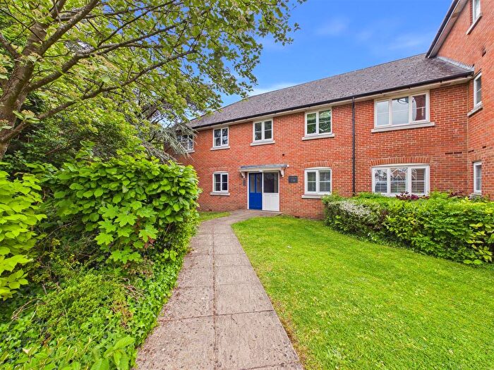 2 Bedroom Flat For Sale In Wendover Road, Aylesbury, Buckinghamshire, HP21