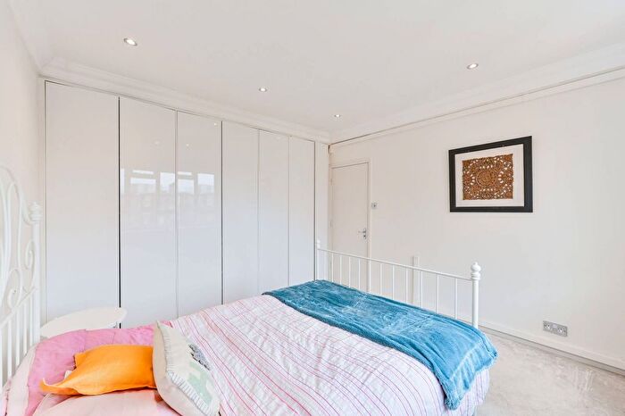 2 Bedroom Flat To Rent In Charlbert Street, St John's Wood, London, NW8