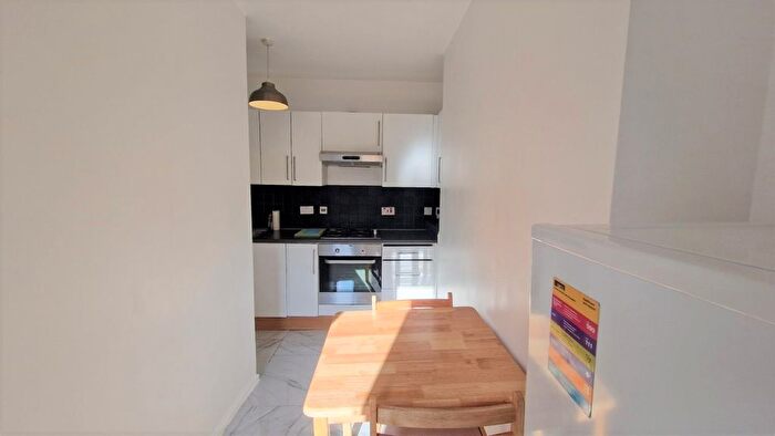 2 Bedroom Flat To Rent In Camden High Street, London, NW1