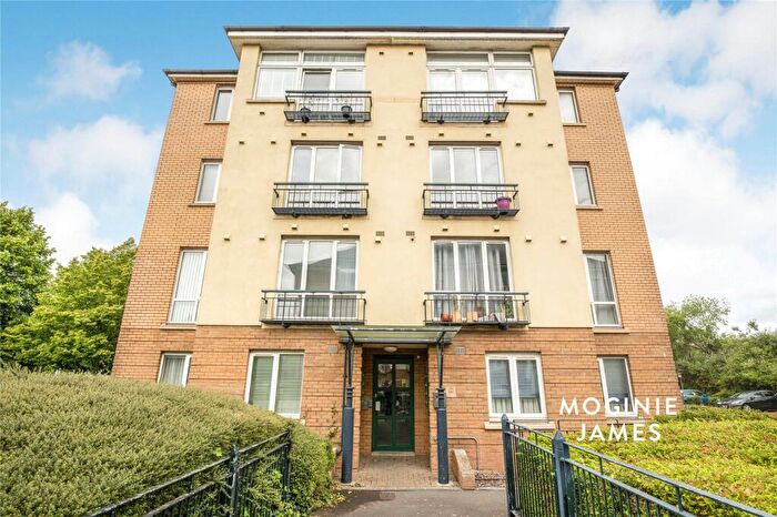 2 Bedroom Flat To Rent In Ffordd Garthorne, Cardiff, CF10