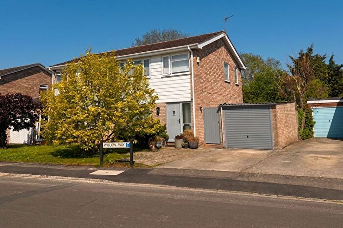 3 Bedroom Semi-Detached House For Sale In Willow Way, Begbroke, OX5
