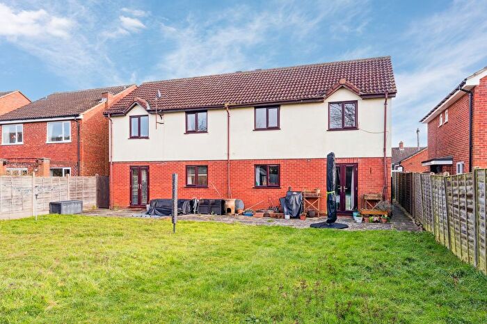 2 Bedroom Flat For Sale In Old Hale Way, Hitchin, SG5