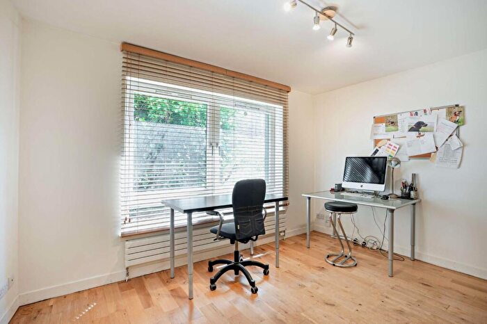 3 Bedroom End Of Terrace House For Sale In New Broughton, Edinburgh, Midlothian, EH3