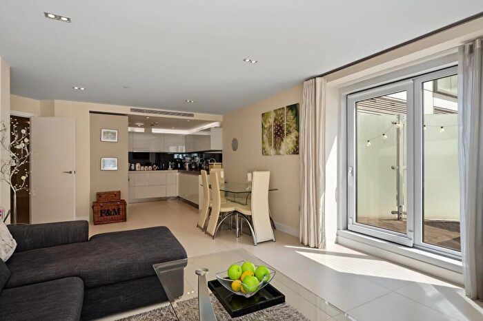 2 Bedroom Flat For Sale In City Road, London, EC1Y