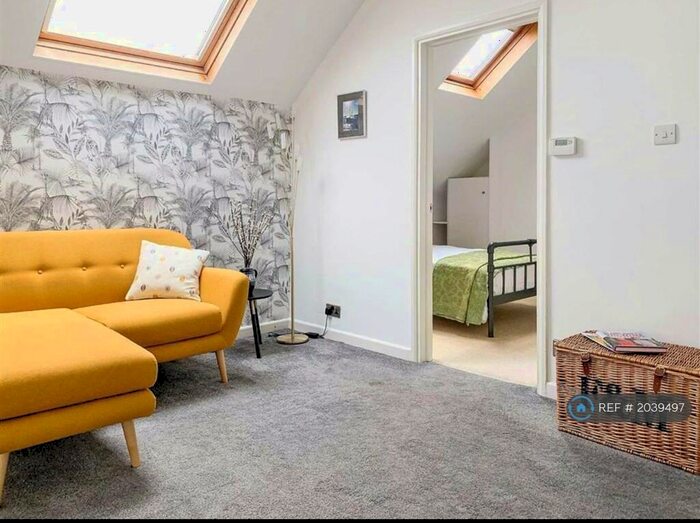 1 Bedroom Flat To Rent In Leighton Avenue, Leigh-On-Sea, SS9