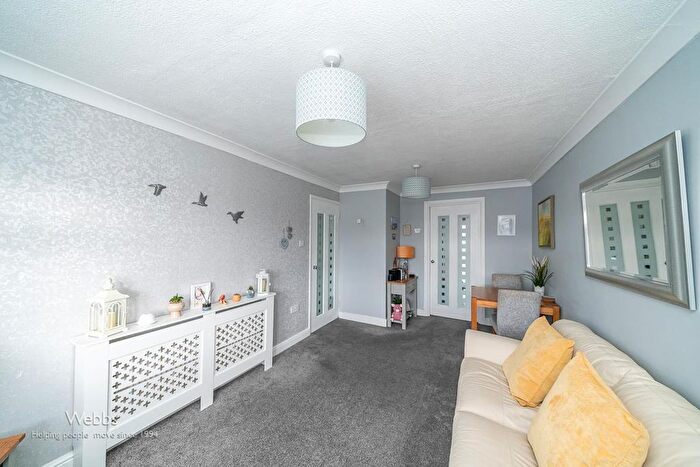 2 Bedroom Semi-Detached Bungalow For Sale In Deepwood Close, Rushall, Walsall, WS4