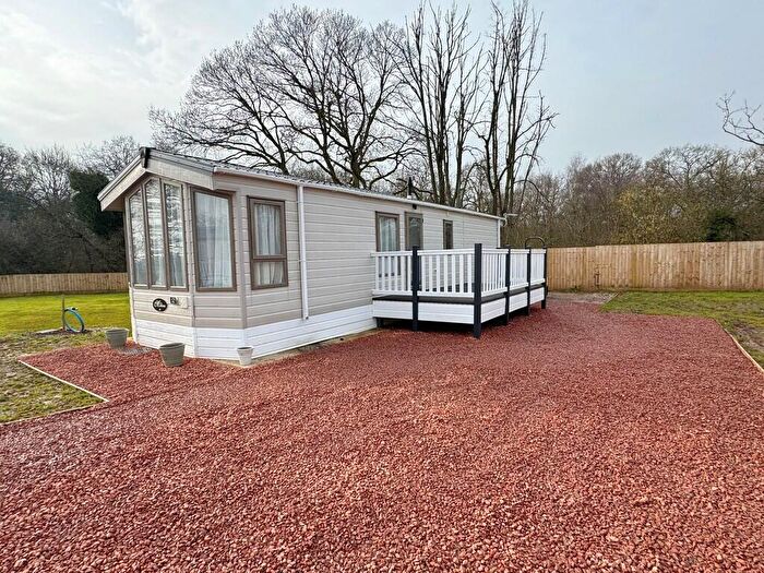2 Bedroom Mobile Home For Sale In Trumpet, HR8
