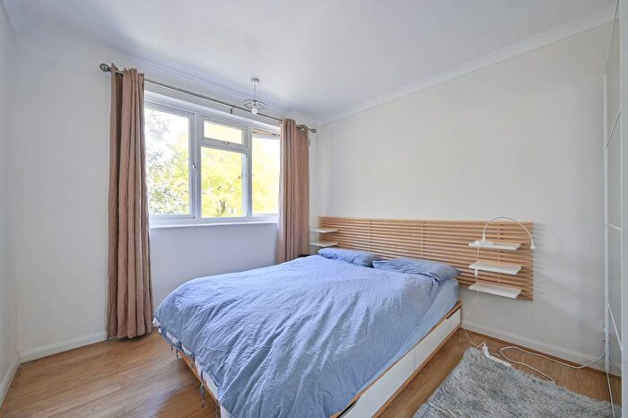 1 Bedroom Flat To Rent In Rodenhurst Road, Clapham, London, SW4