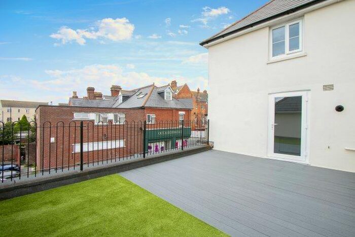 1 Bedroom Flat To Rent In A Christchurch Road, Bournemouth, BH7