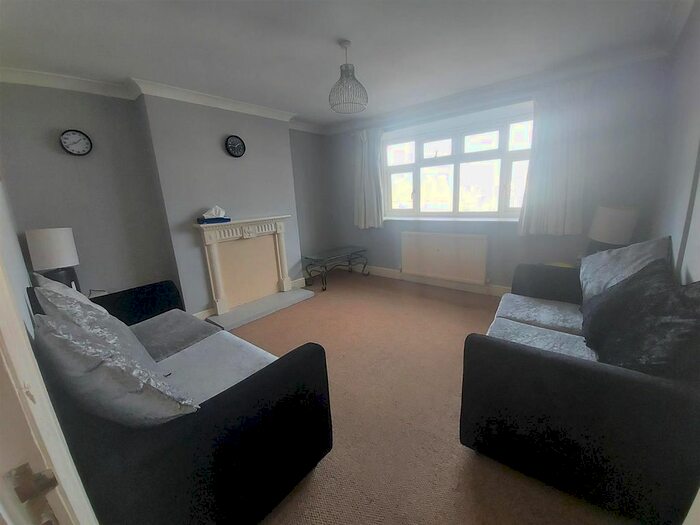 2 Bedroom Flat To Rent In Canons Court, Stonegrove, Edgware, HA8