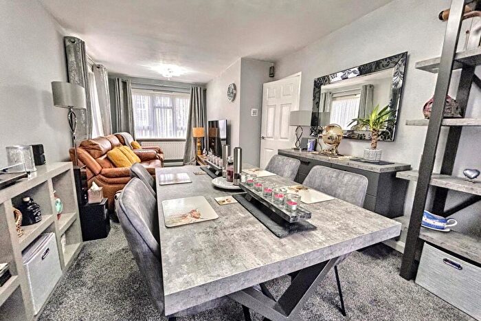 1 Bedroom Flat For Sale In Merley, BH21