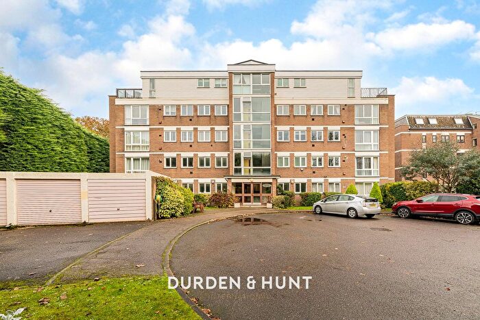 2 Bedroom Flat To Rent In Hawsted, Buckhurst Hill, IG9