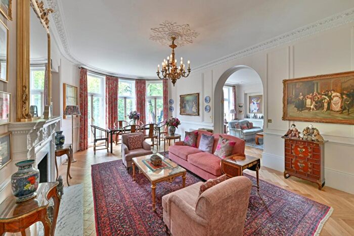 3 Bedroom Flat For Sale In Drayton Gardens, London, SW10