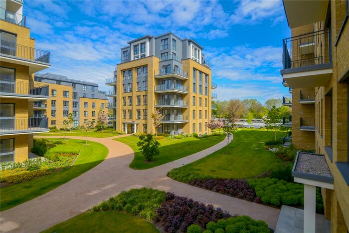 1 Bedroom Flat To Rent In Camera House, Pinewood Gardens, Teddington, Middlesex, TW11